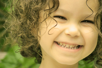 small_smiling_girl_with_curls.JPG